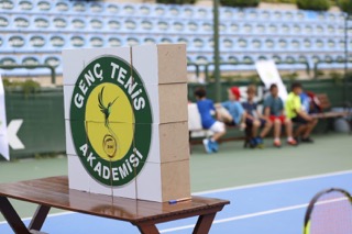 Yaz-Kış Tenis Okulu